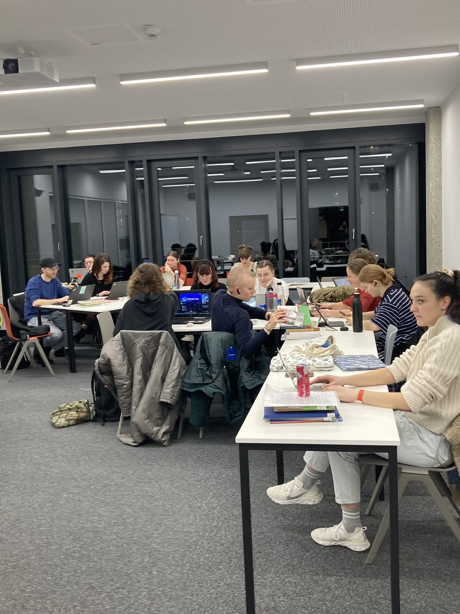 Studierende bei der Writing Night 2024, Foto: Evangelische Hochschule Freiburg